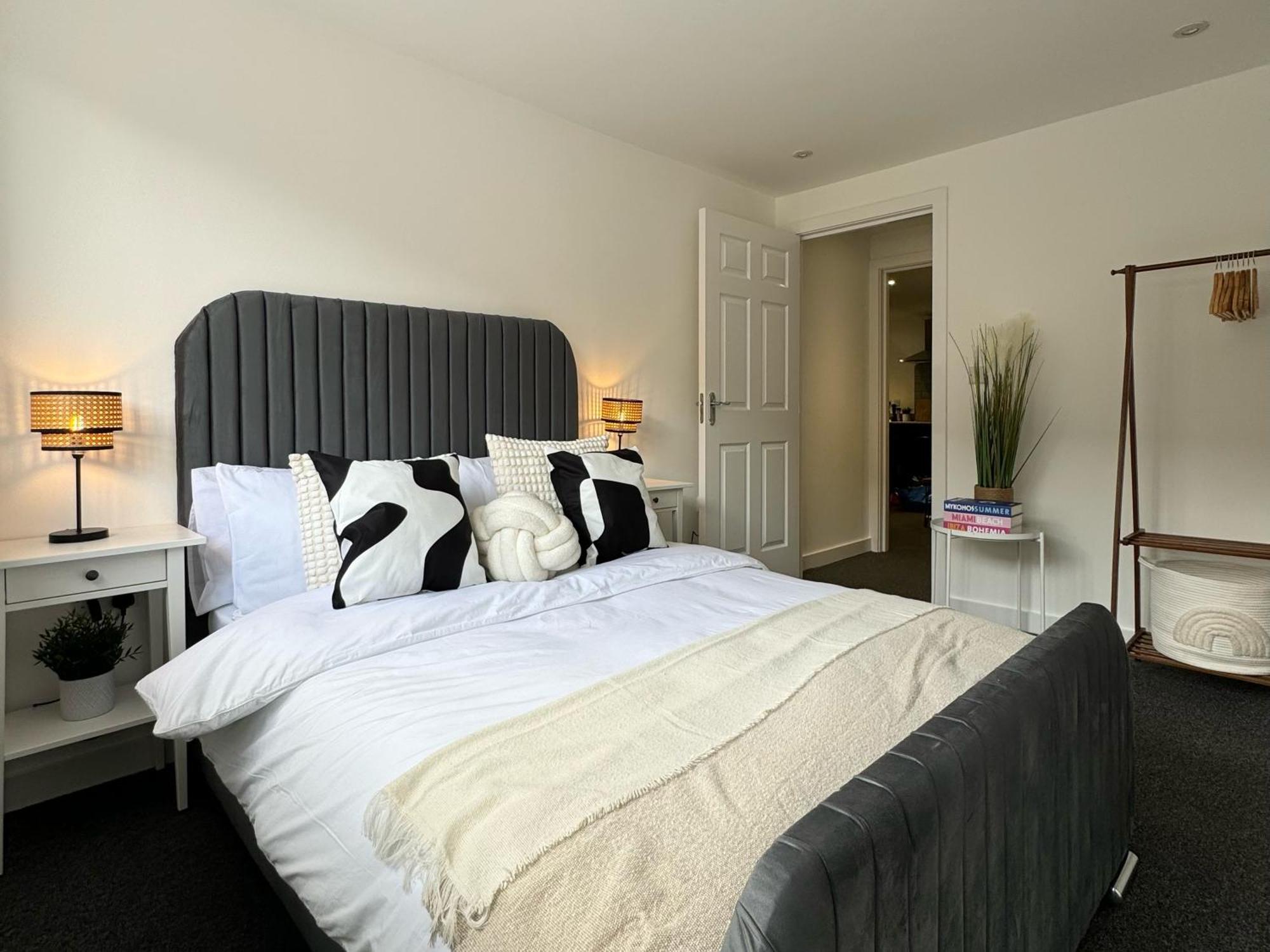 Cole Street Apartment